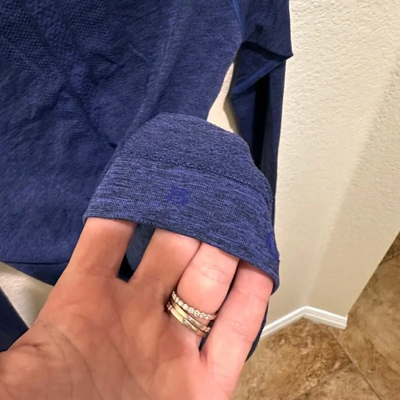 Lululemon Athletica Dark Blue Crew Neck Long Sleeve - Picture 3 of 3
